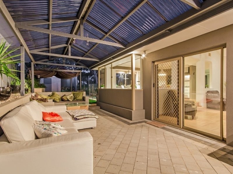 15 Blackboy Rise, Parmelia WA 6167