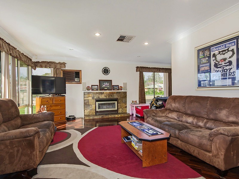 35 Sulphur Road, Orelia WA 6167