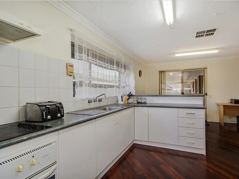 35 Sulphur Road, Orelia WA 6167