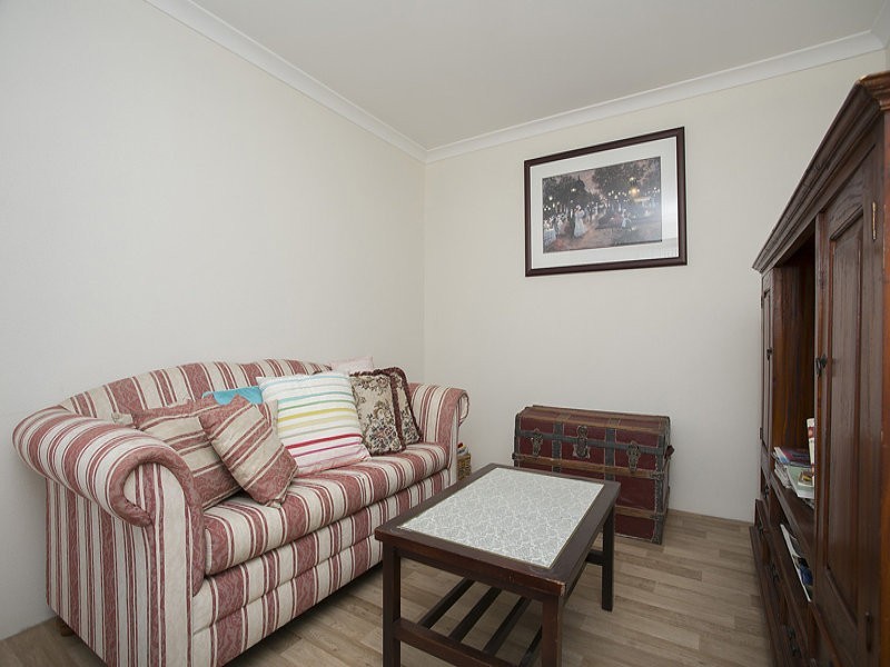 2/21a Walgreen Crescent, Calista WA 6167