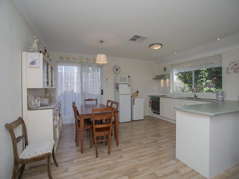 2/21a Walgreen Crescent, Calista WA 6167