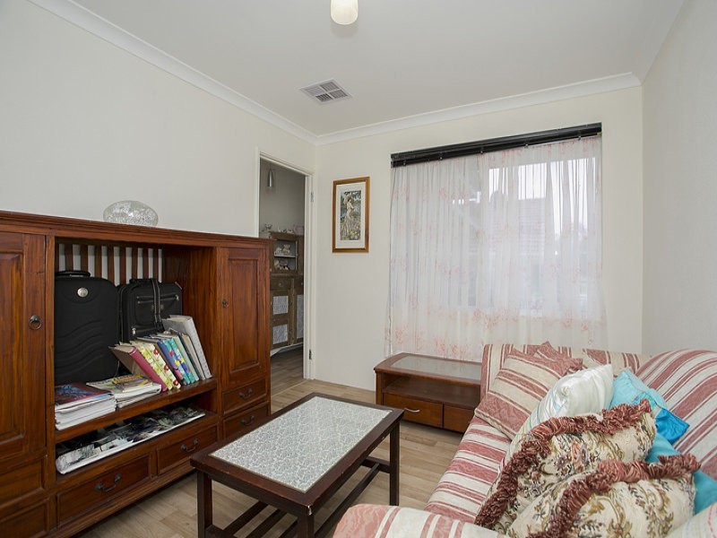 2/21a Walgreen Crescent, Calista WA 6167