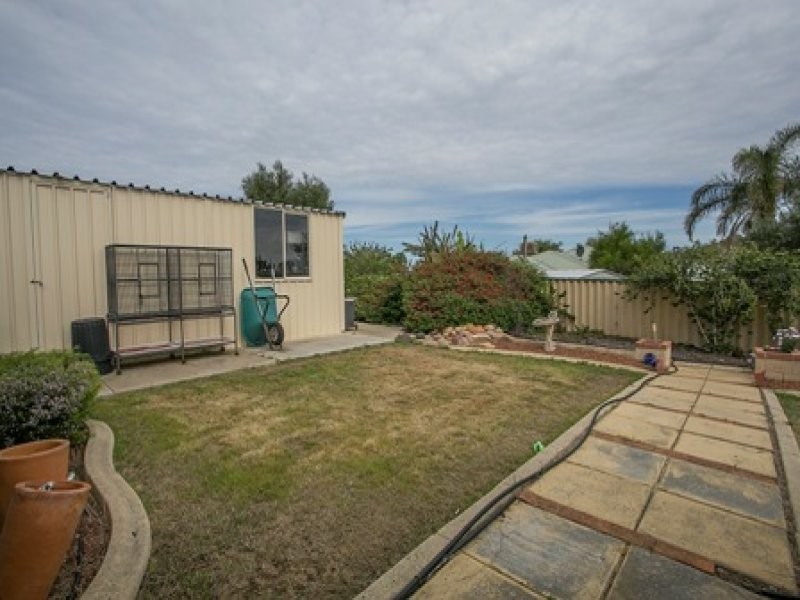 22 Hampshire Gardens, Parmelia WA 6167