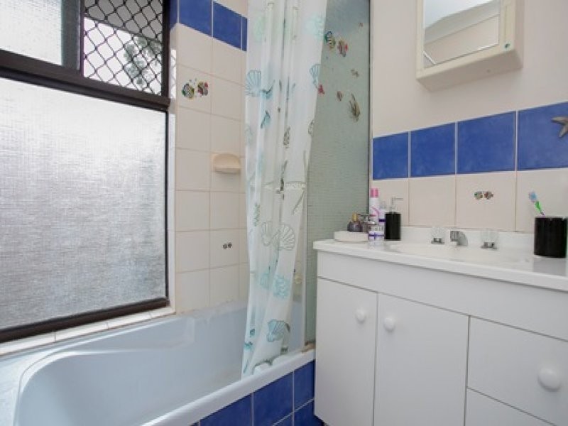 22 Hampshire Gardens, Parmelia WA 6167