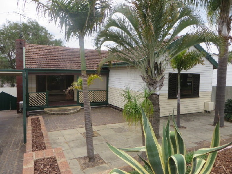 39 Pace Road, Medina WA 6167