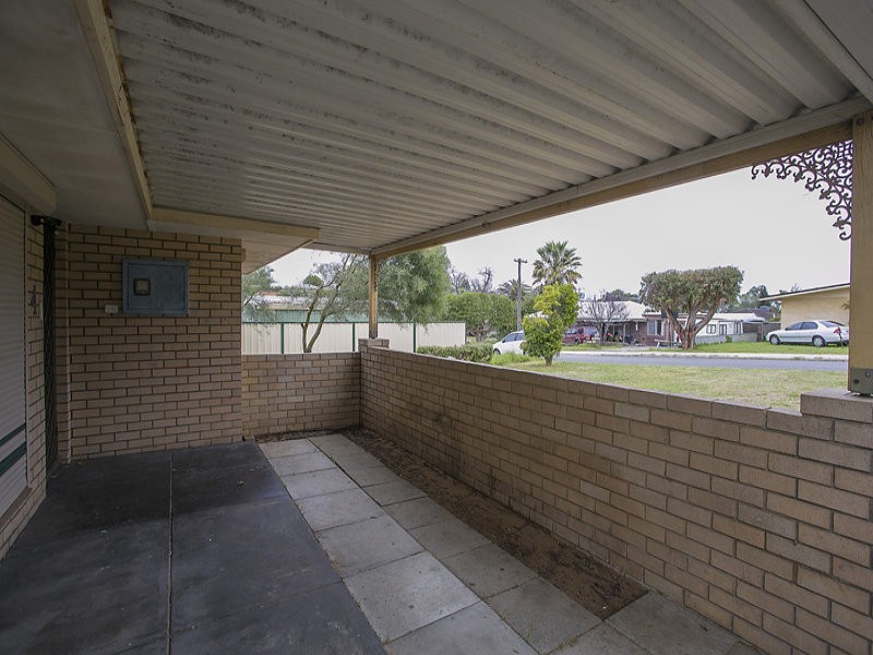 4 Worrall Court, Orelia WA 6167
