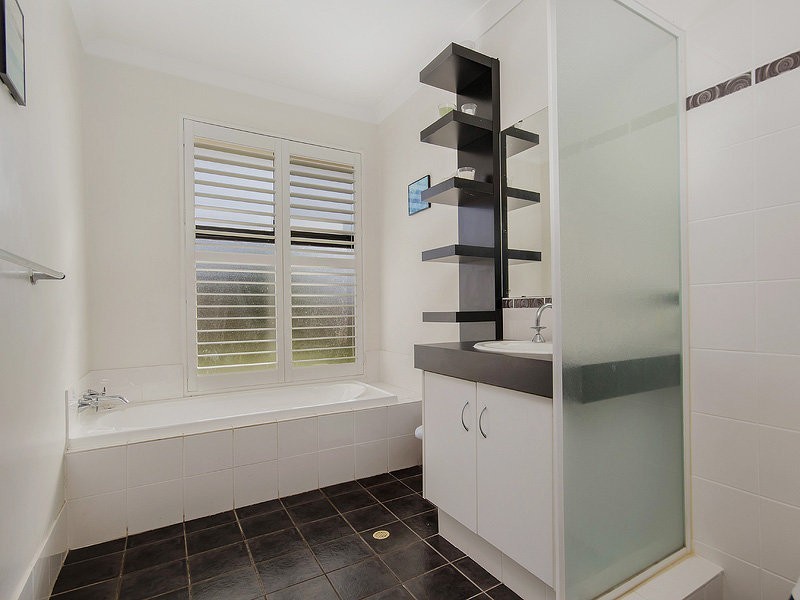 4 Dewsbury Drive, Bertram WA 6167