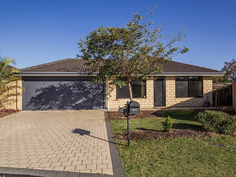 4 Dewsbury Drive, Bertram WA 6167