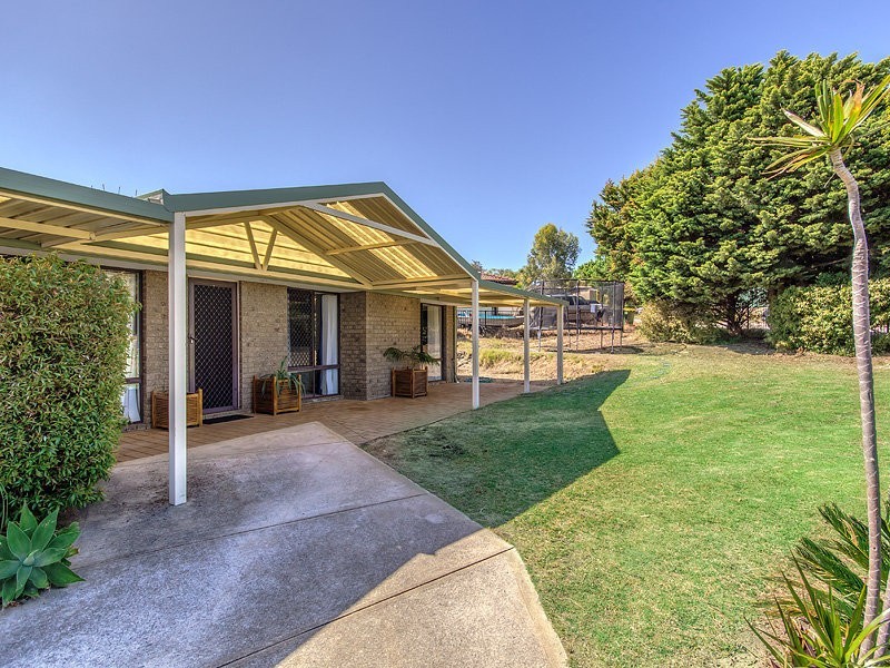 1 Chipper View, Parmelia WA 6167