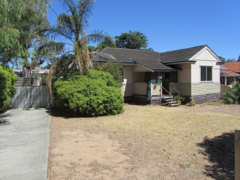 16 Cowcher Way West, Medina WA 6167