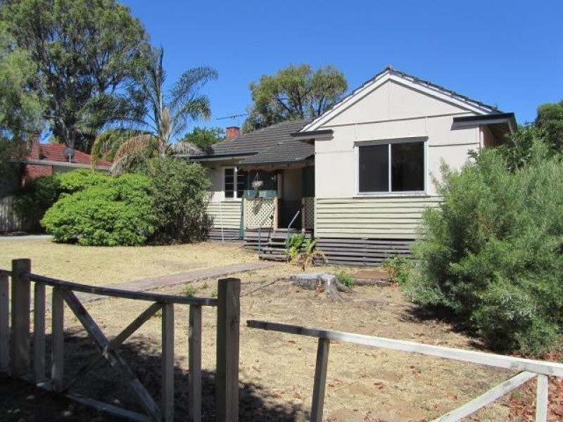 16 Cowcher Way West, Medina WA 6167