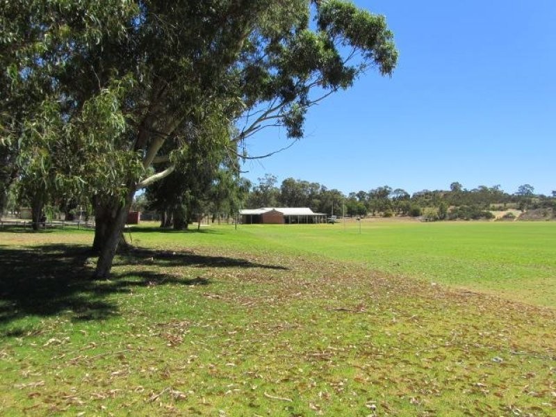 16 Cowcher Way West, Medina WA 6167