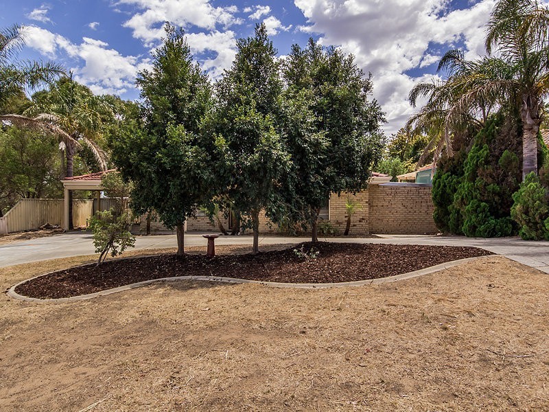 23 Parkway Gardens, Parmelia WA 6167