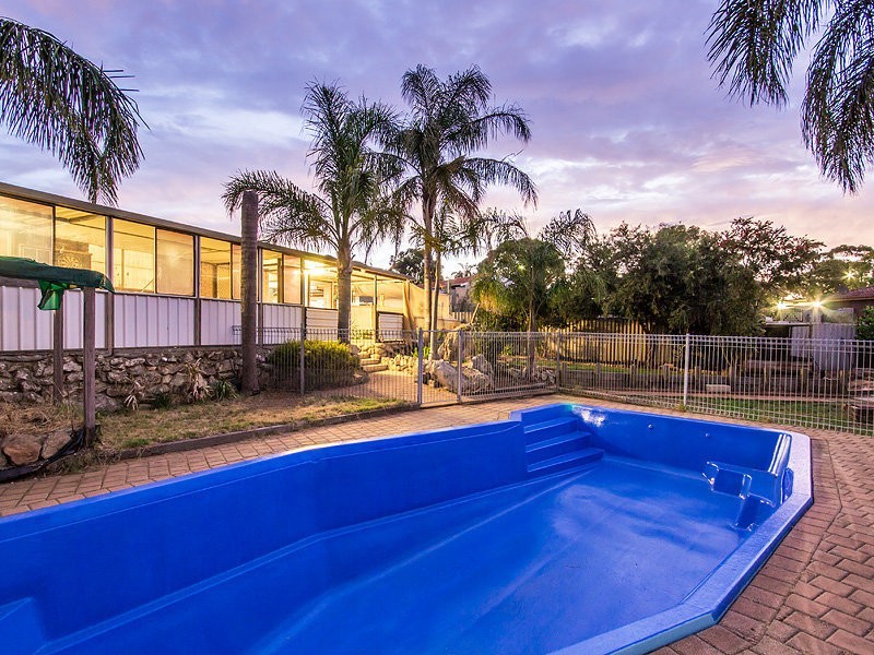 54 Mckean Way, Parmelia WA 6167