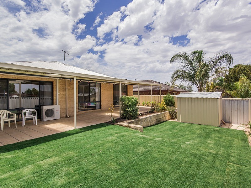 11 Salter Place, Parmelia WA 6167