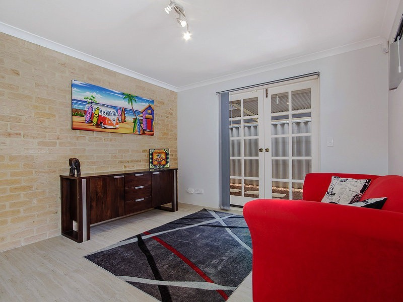 11 Salter Place, Parmelia WA 6167