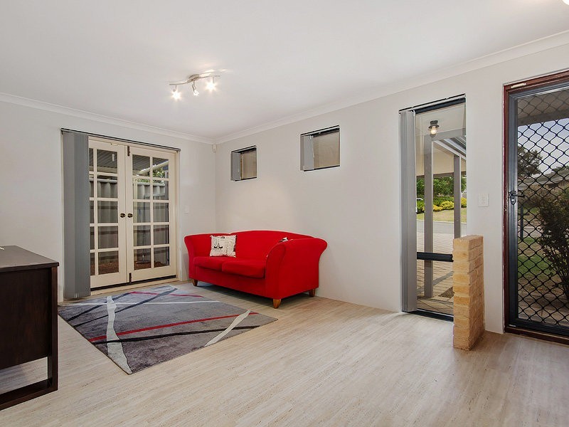 11 Salter Place, Parmelia WA 6167