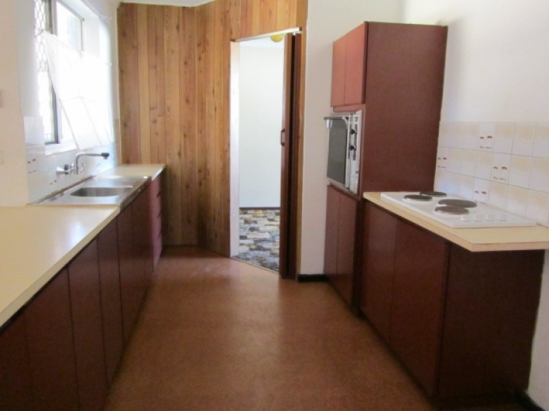 13 Farmer Way, Parmelia WA 6167