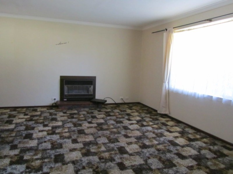 13 Farmer Way, Parmelia WA 6167