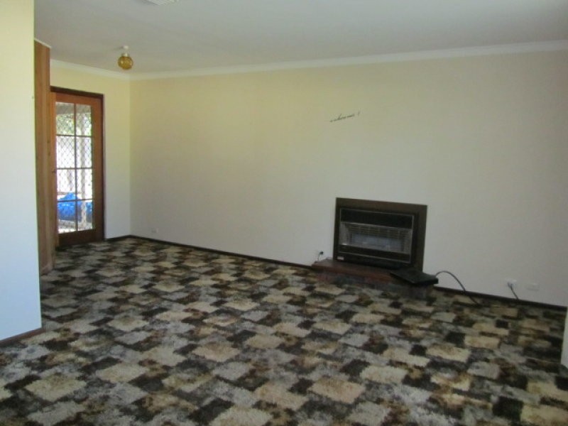 13 Farmer Way, Parmelia WA 6167