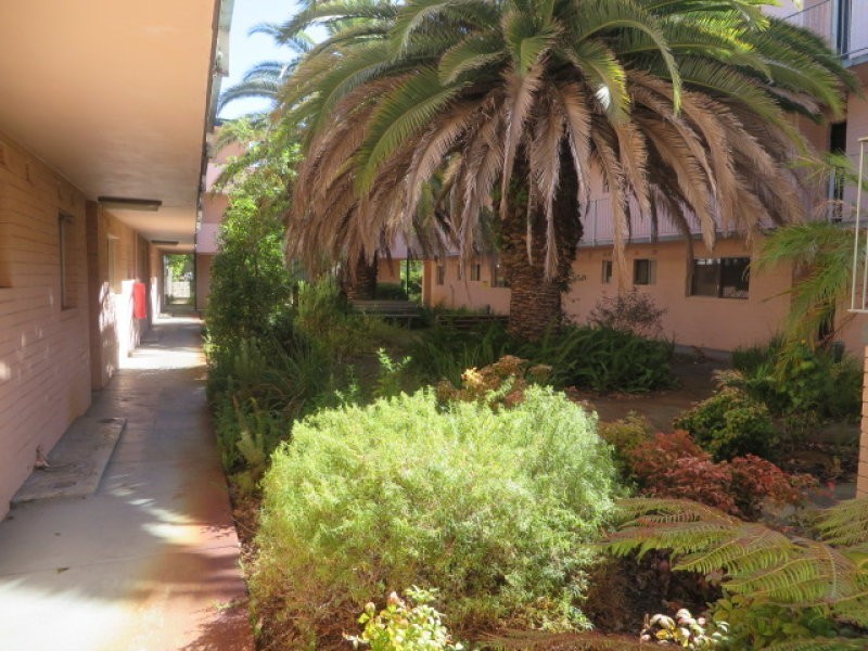 21/4 Canham Way, Orelia WA 6167