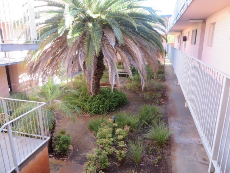 21/4 Canham Way, Orelia WA 6167