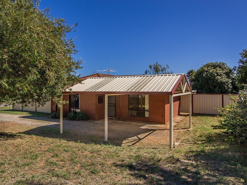 18 Corring Way, Parmelia WA 6167