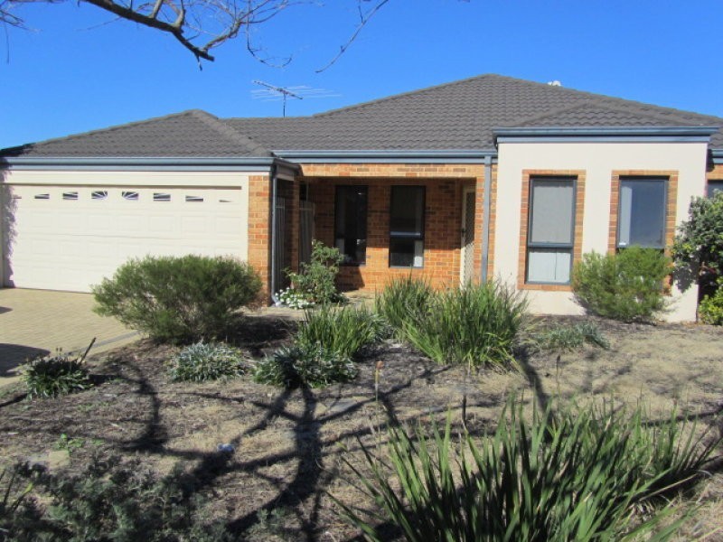 10 Cleopatra Circuit, Bertram WA 6167