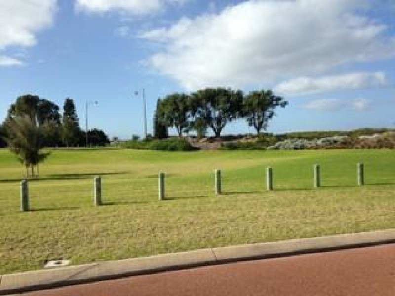 3/2 Long Beach Rise, Port Kennedy WA 6172