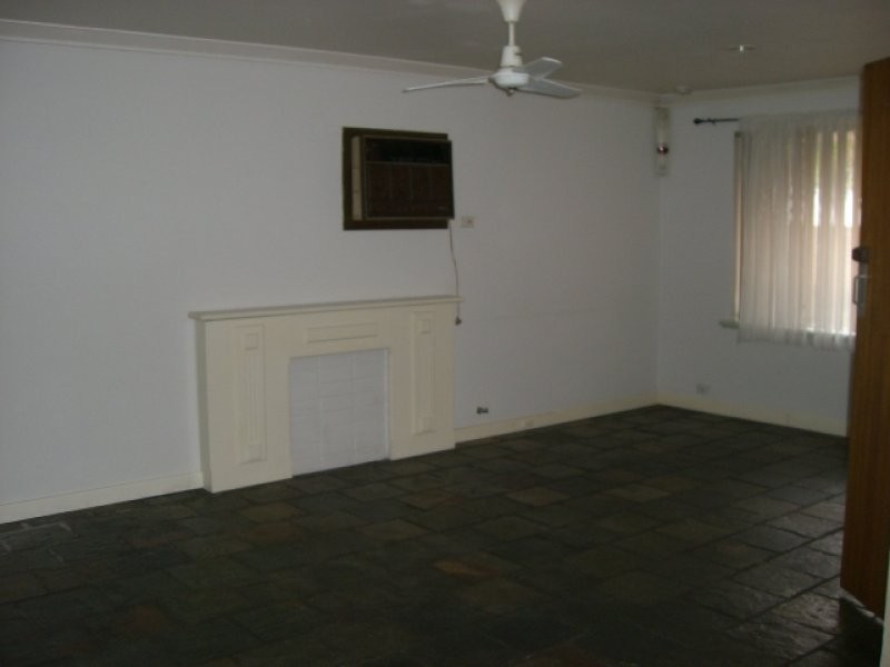 25 Maycock Place, Orelia WA 6167