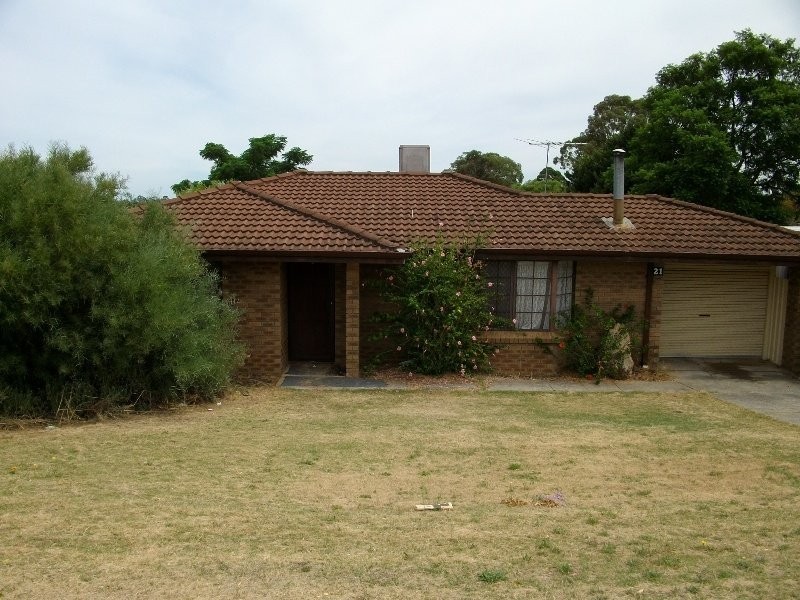 21 Tanson Road, Parmelia WA 6167