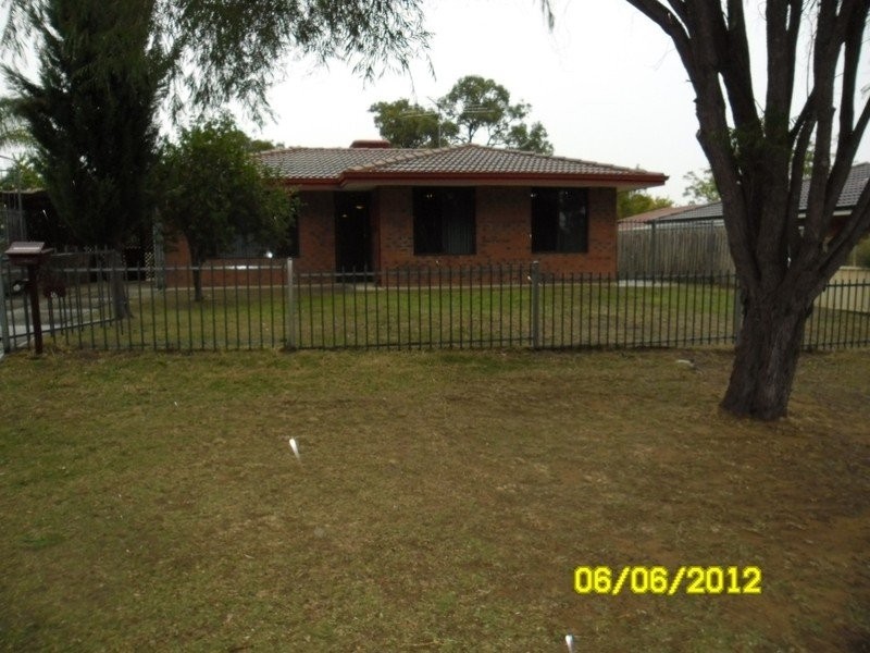 8 Tuart Ridge, Parmelia WA 6167