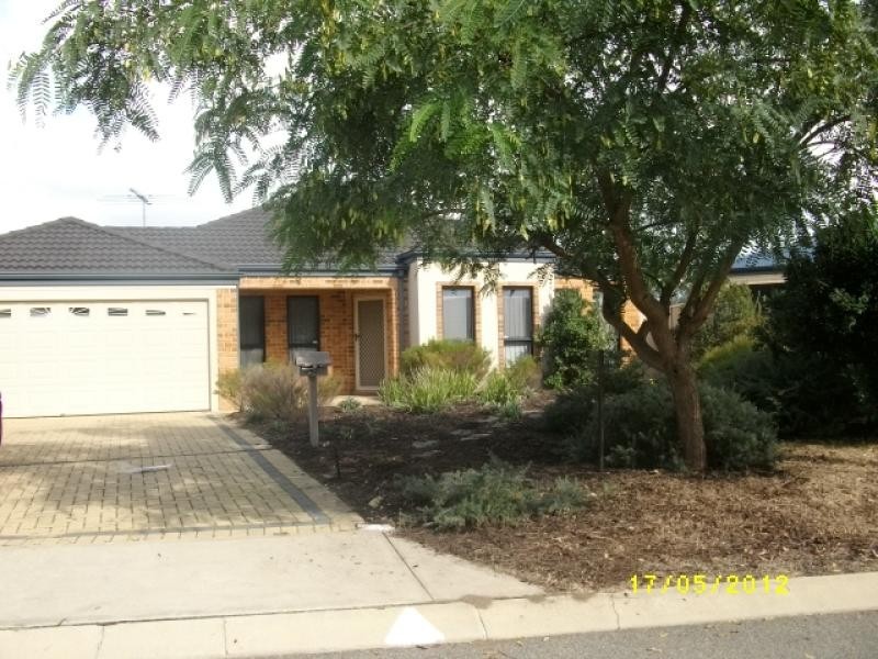 10 Cleopatra Circuit, Bertram WA 6167