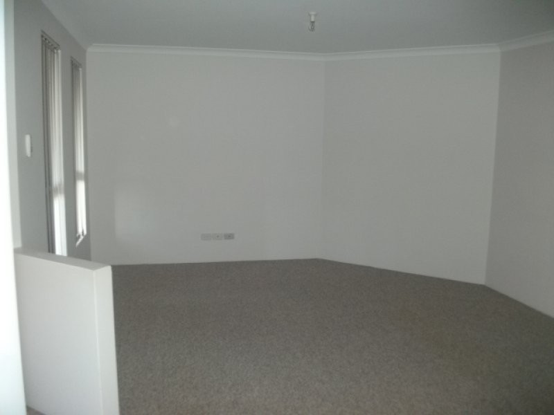 10 Cleopatra Circuit, Bertram WA 6167