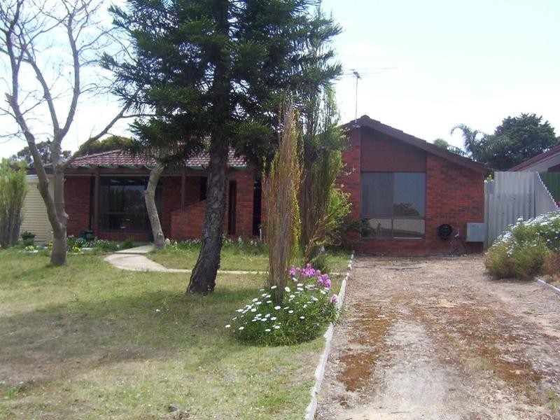 28 Bickner Way, Parmelia WA 6167