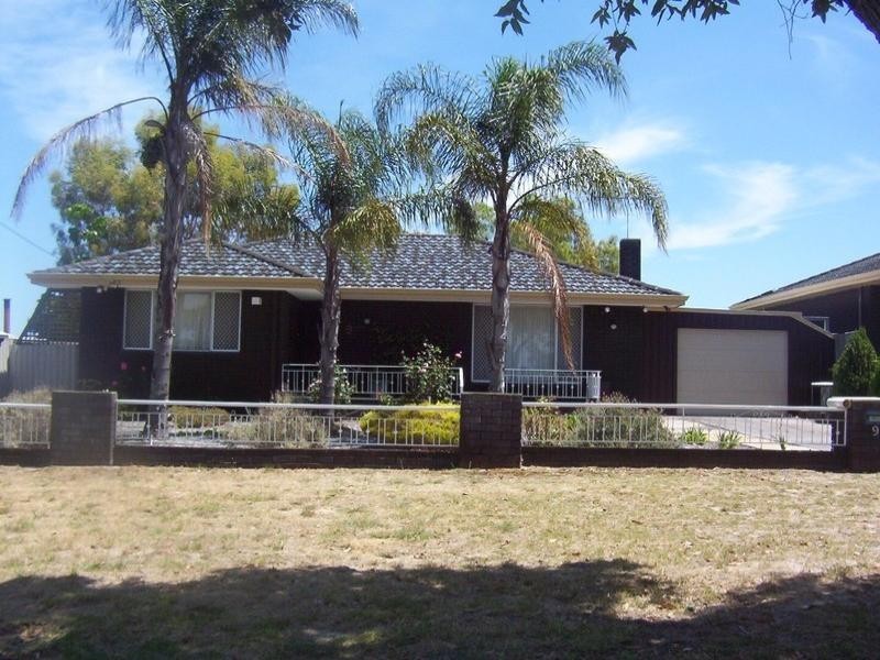 9 Sicklemore Road, Parmelia WA 6167