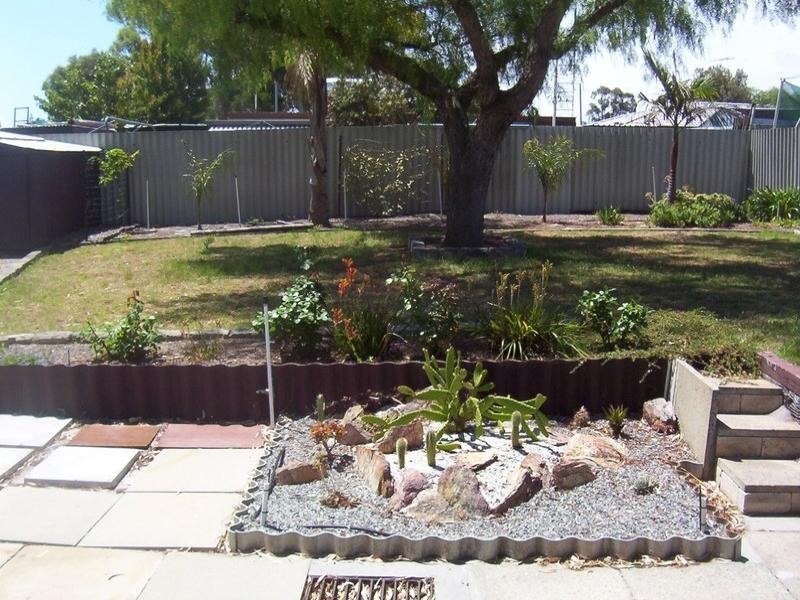 9 Sicklemore Road, Parmelia WA 6167