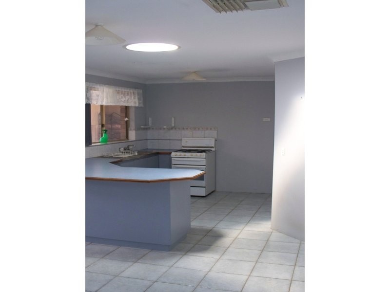 4 Devitt Grove, Parmelia WA 6167