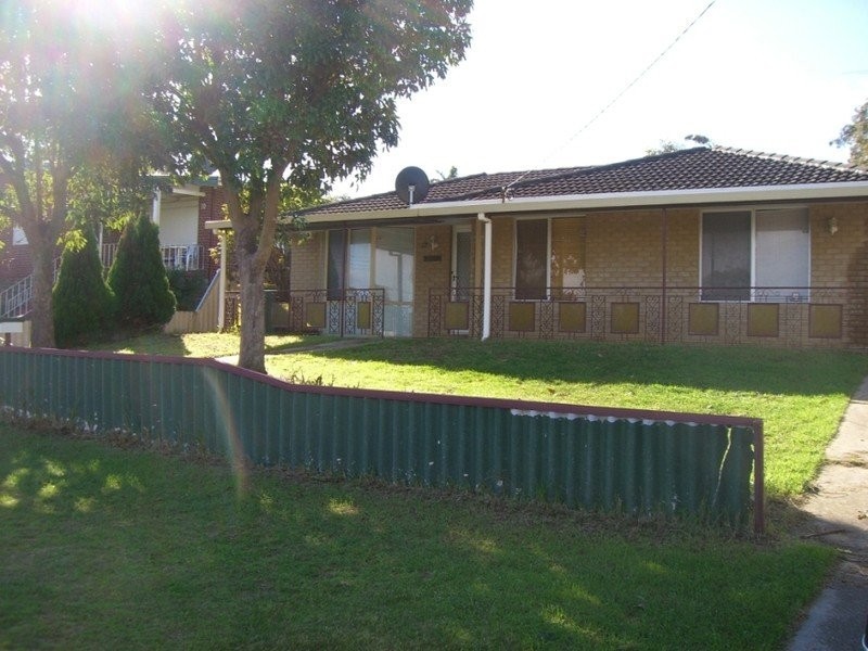 12 Woodley Way, Parmelia WA 6167