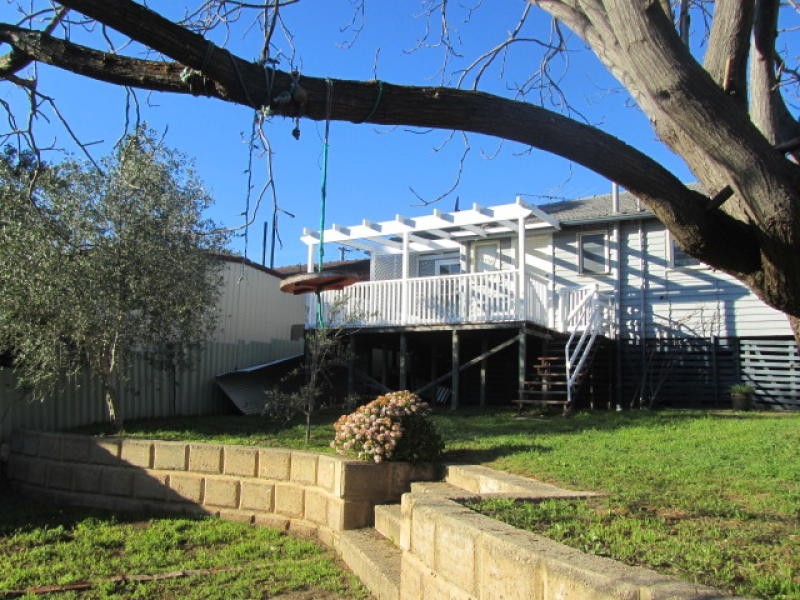 32 Crabtree Way, Medina WA 6167