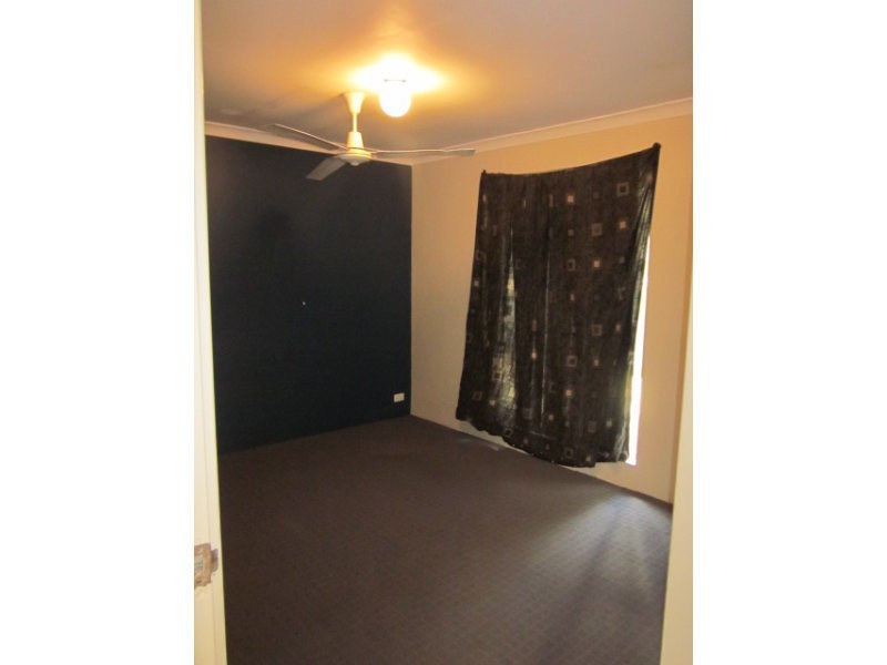 135 Parmelia Ave, Parmelia WA 6167