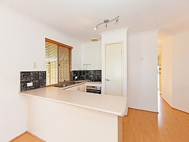32 Mcnairn Cross, Leda WA 6170