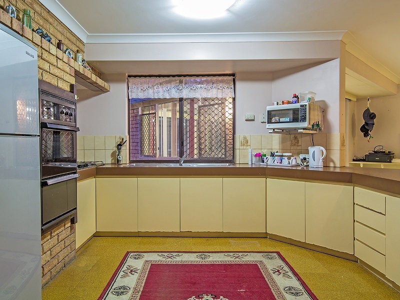 19 Tanson Road, Parmelia WA 6167