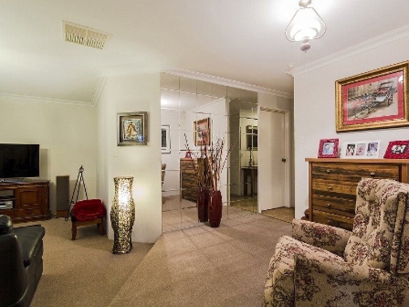 6  Joiner Place, Parmelia WA 6167