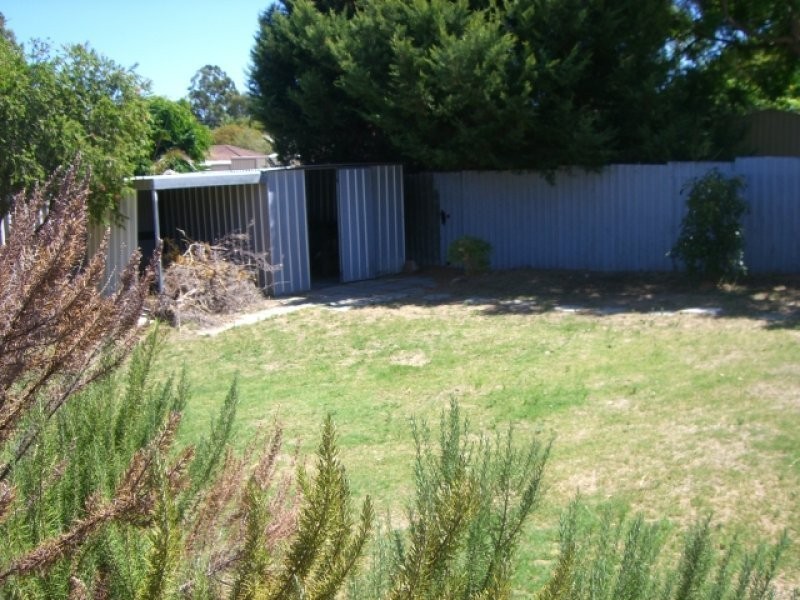 21 Tanson Road, Parmelia WA 6167