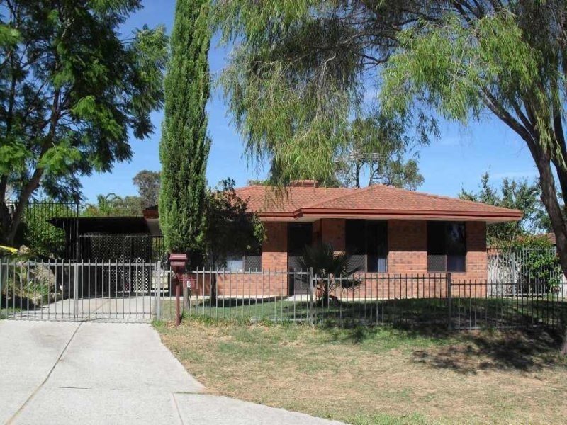 8 Tuart Ridge, Parmelia WA 6167