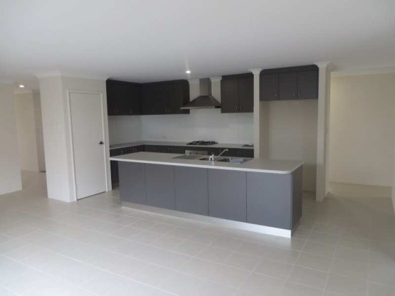 17 Dutton Gardens, South Yunderup WA 6208