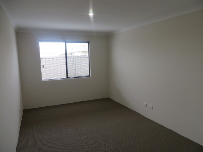 17 Dutton Gardens, South Yunderup WA 6208