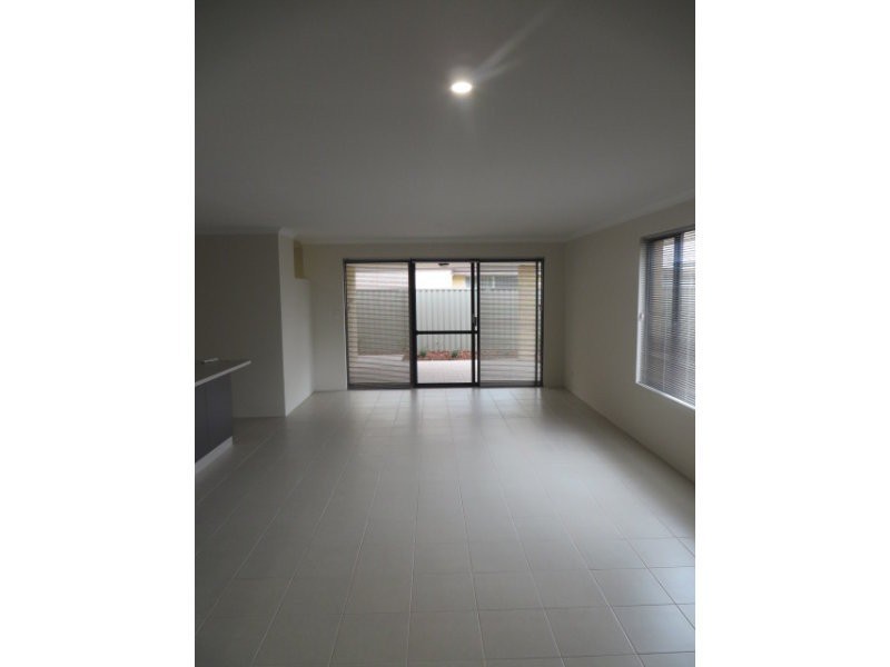 17 Dutton Gardens, South Yunderup WA 6208