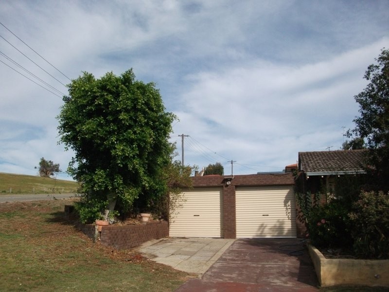 11 Mckean Way, Parmelia WA 6167